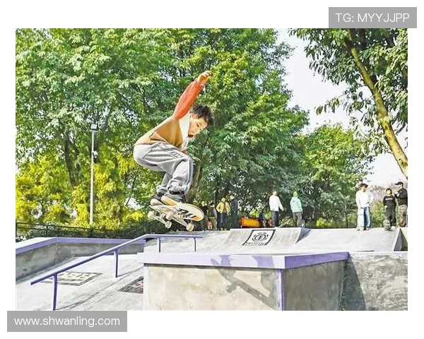 重庆滑板队在世界攀岩锦标赛中以100分稳居积分榜首位